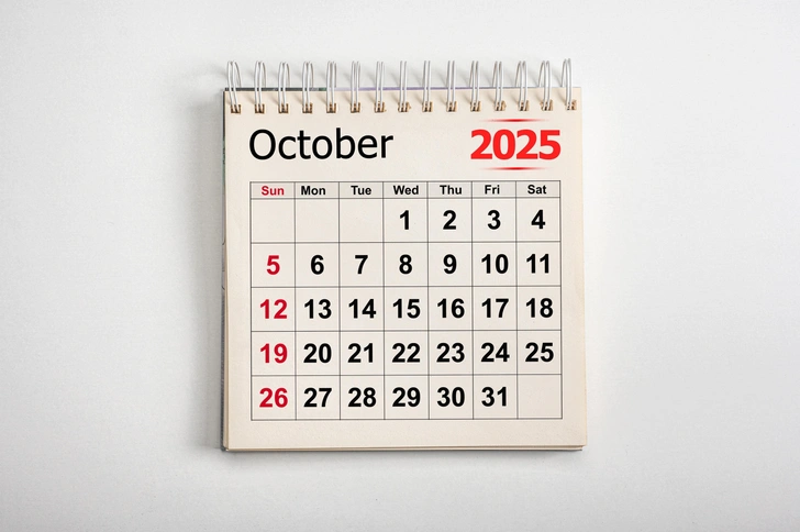 Пример англоязычного календаря, в котором первый день недели приходится на воскресенье | Источник: CeltStudio/Shutterstock/Fotodom.ru