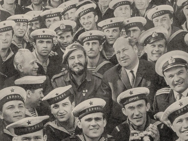 Снимок из книги «Вива Куба!» (1963), посвященной визиту Кастро в СССР | Источник: cubanos.ru