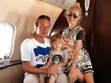 Сын Яны Рудковской и Евгения Плющенко получил травмы во время падения на льду