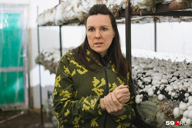 В основном Екатерина занимается сообществом во «ВКонтакте», а также связывается с клиентами | Источник: Тимофей Калмаков / 59.RU