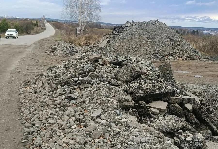 Вот это ремонт! В Екатеринбурге испортили дорогу к коттеджам актеров «Уральских пельменей» — видео