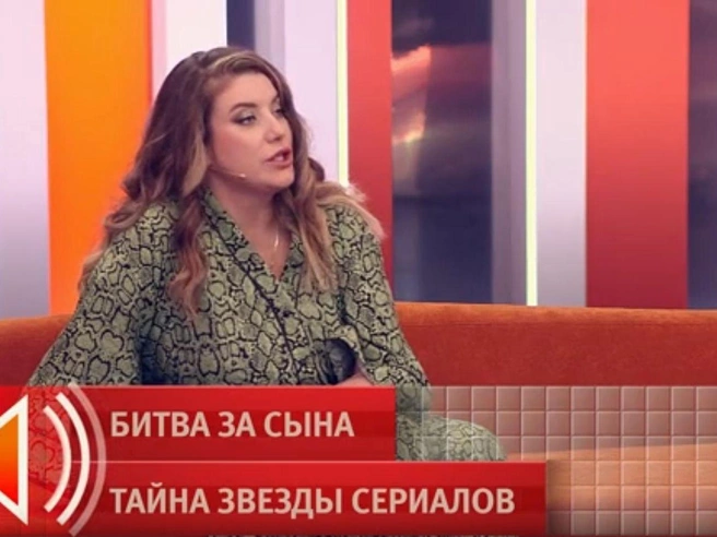 Эльвира Кретова дала интервью в студии программы «Пусть говорят» на Первом канале. | Источник: кадр из шоу «Пусть говорят» (18+), Первый канал, 2026 год