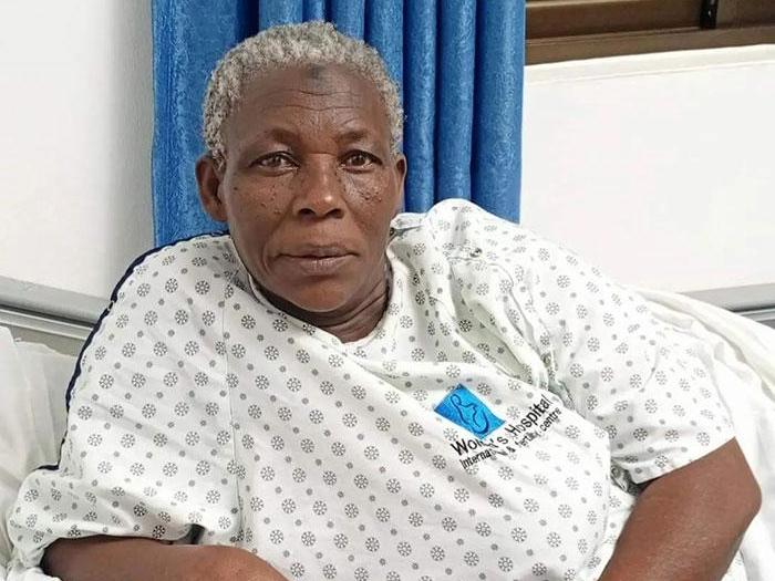 70-летняя женщина родила близнецов спустя три года после появления на свет первенца