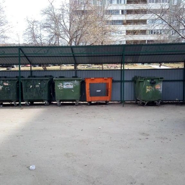 «Спецавтобаза» показала фото после вывоза с площадки на ул. Металлургов, 18а за последние несколько дней | Источник: «Спецавтобаза»