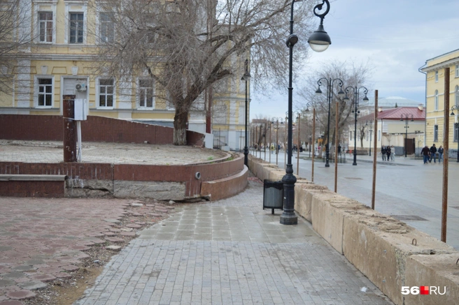 Слева еще два года назад располагалось кафе «Юпитер+» | Источник: Анастасия Баринова / 56.RU