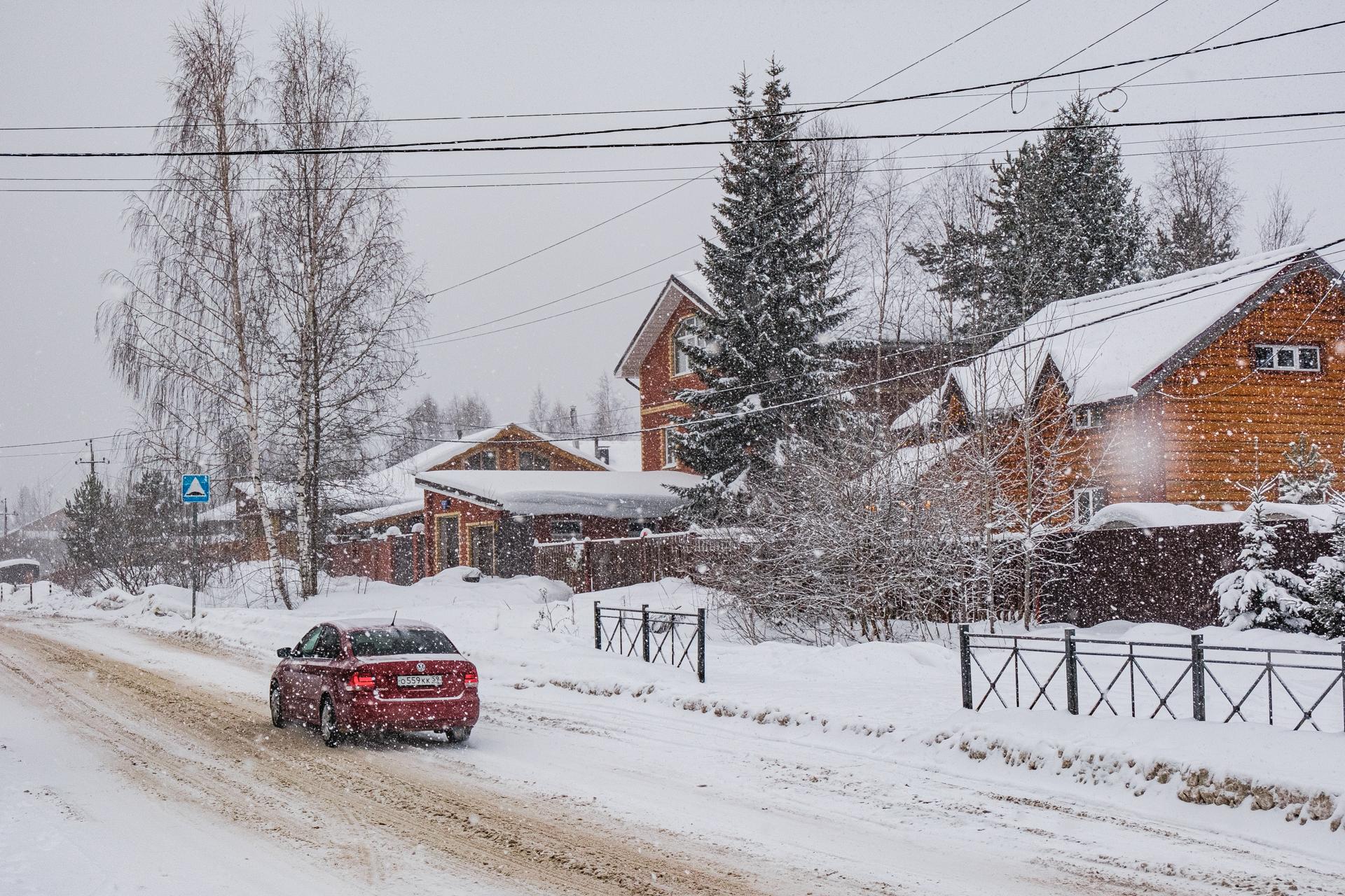 Нет аптеки, но выручают соседи, а фейерверк круче городского. Пермячка рассказала, как живется в коттедже в Новобродовском