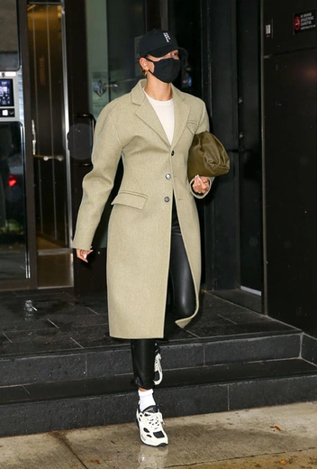 Хейли Бибер в Нью-Йорке | marieclaire.ru