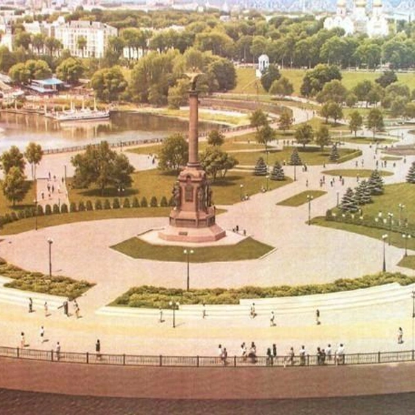 Так выглядит уже второй эскизный проект благоустройства Стрелки | Источник: сайт Госзакупок