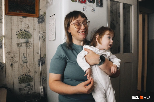 После занятий в реабилитационном центре у девочки есть положительная динамика | Источник: Кирилл Кушнов / E1.RU