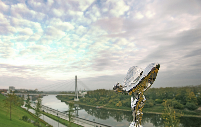 Spirit of Ecstasy: легенда о «Летящей Леди» Rolls-Royce