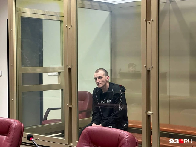 Демьян Кеворкьян на скамье подсудимых год назад | Источник: Валерия Дульская / 93.RU