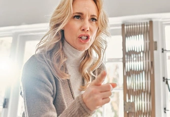 «Как научиться справляться с гневом? Никакие „стоп-сигналы“ не срабатывают — хочется крушить все вокруг»