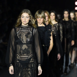Городская саванна: Alberta Ferretti SS 2019