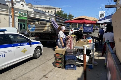 Незаконную торговлю пресекли на рынке «Большие Исады»