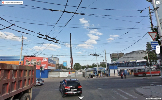 Еще один ракурс с пересечения улиц Калинина и Октябрьской | Источник: Yandex.ru