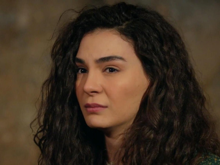 Эбру Шахин | Источник: Кадр из сериала «Ветреный»