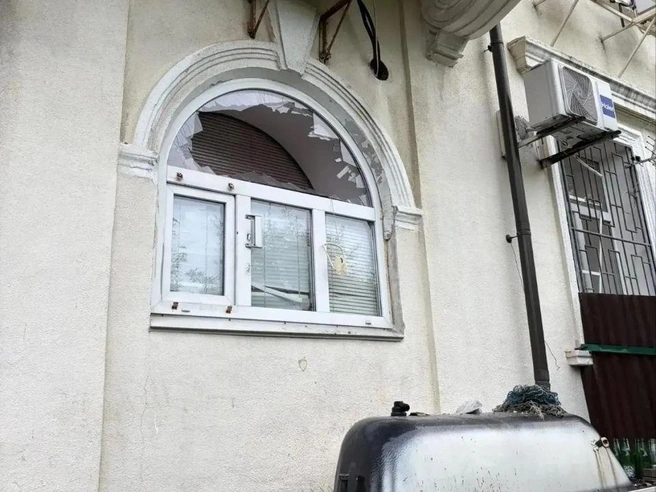В доме в Новороссийске выбило окна | Источник: Оперативный штаб — Краснодарский край / T.me