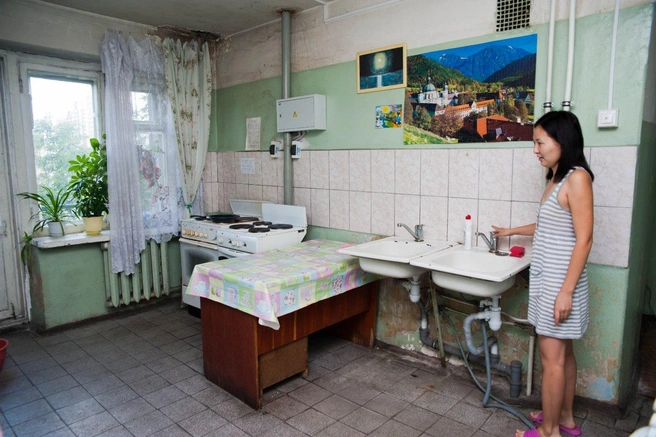 В общаге придётся учиться готовить — благо всегда есть девчонки, которые и научат, и угостят | Источник: Ольга Бурлакова / НГС