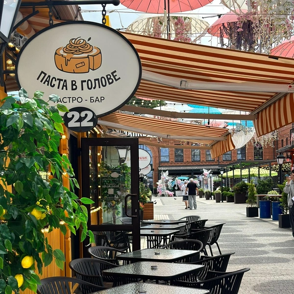 У входа есть небольшой летник | Источник: pasta_v_golove / vk.com