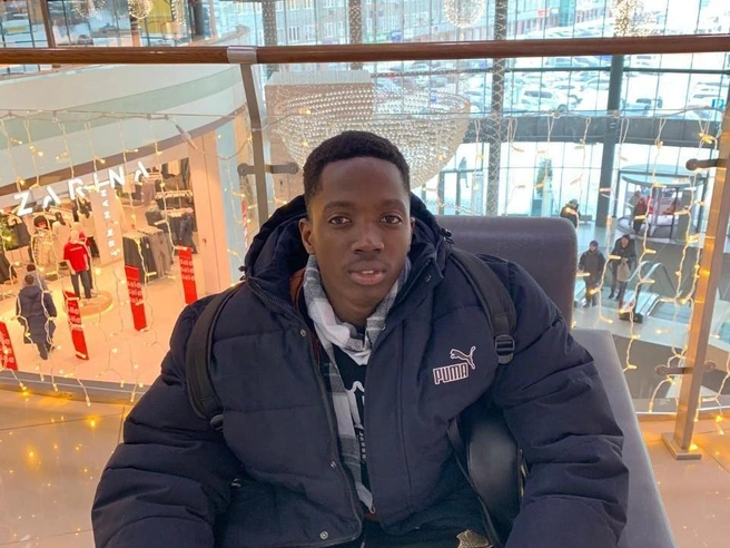 Парень — единственный иностранец в своей группе | Источник: Алекс Матуку