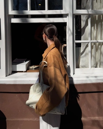 Белые брюки — главный антистресс гардероба этой зимы Белые брюки — главный антистресс гардероба этой зимы