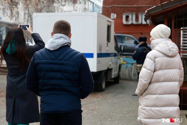 В суд Махонина доставили на автозаке  | Источник: Михаил Шилкин