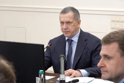 Трутнев попросил объяснить цену яблок на Чукотке