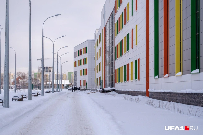 Похоже, школу опять не сдали вовремя&nbsp;— 30 декабря работы продолжались | Источник: Булат Салихов / UFA1.RU