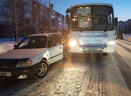 В Ангарске таксист протаранил автобус, чтобы спасти ребенка | ya62.ru