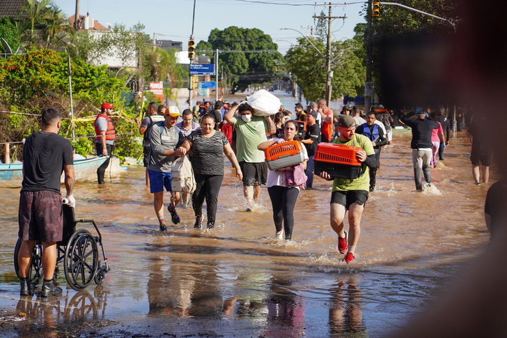 Что случилось в Бразилии: 12 фото наводнения, которое власти уже сравнили с войной