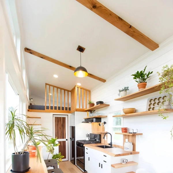 В огороде «Бузина»: оцените дом-прицеп Elderberry — уютную однушку на трех осях