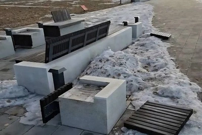 Житель Благовещенска заплатит штраф за сломанные лавочки