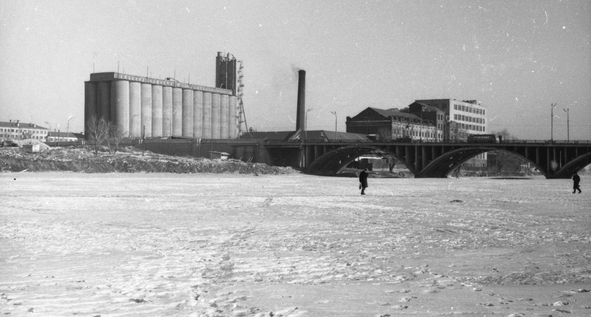 Запомните его таким: история приговорённого к реконструкции Макаровского  моста в 20 фотографиях - 18 апреля 2017 - Е1.ру