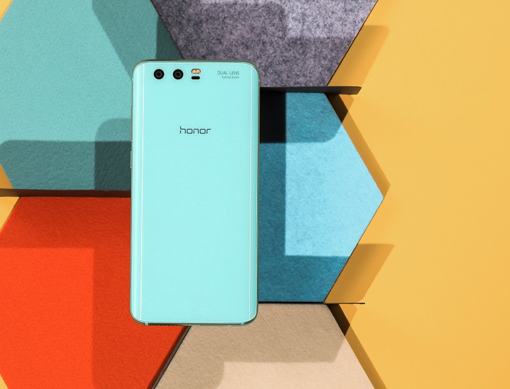 Фото №1 - Ярко-голубой Honor 9 Premium