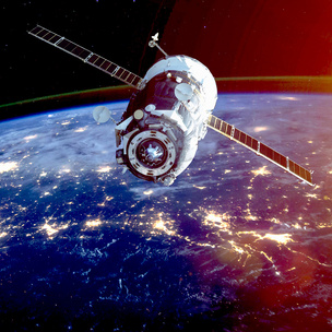 Сайт дня: Онлайн-трансляции с МКС и все о космосе