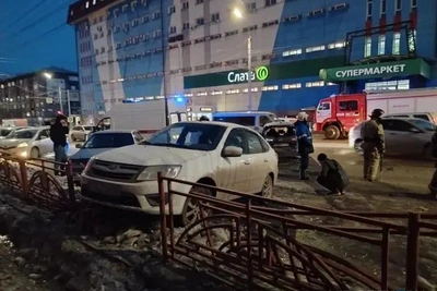 Водитель Toyota Vitz спровоцировал массовое ДТП в Иркутске