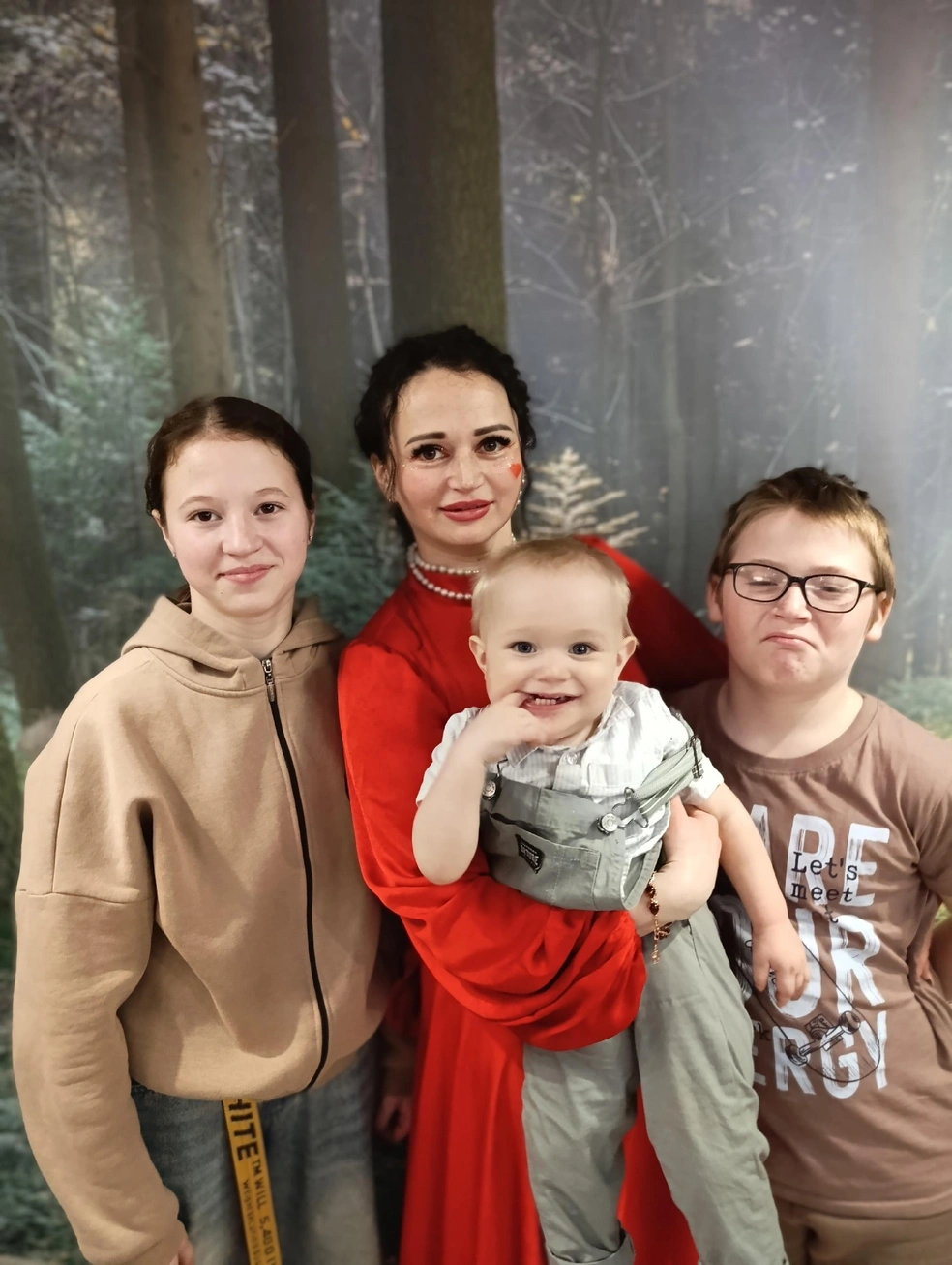 Старшие дети уже самостоятельные, осталось воспитать младшего! | Источник: Ирина Милохина / Vk.com