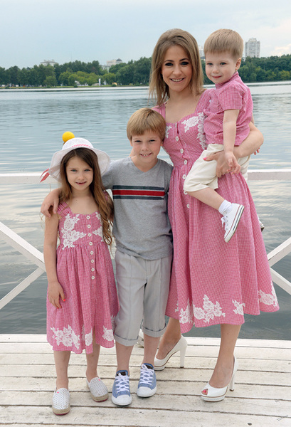 Юлия Барановская с детьми фото