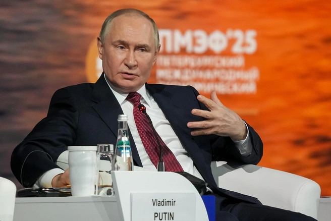 Когда станет веселее жить? О чем говорил Владимир Путин на пленарном заседании ПМЭФ-2025 — главное | Источник: Сергей Шинов / Фонд «Росконгресс»