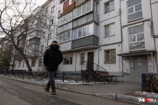 Чтобы услышать позицию второй стороны, мы приезжали в квартиру на Кирова прошлой зимой. Домофон молчит | Источник: Наталья Лапцевич