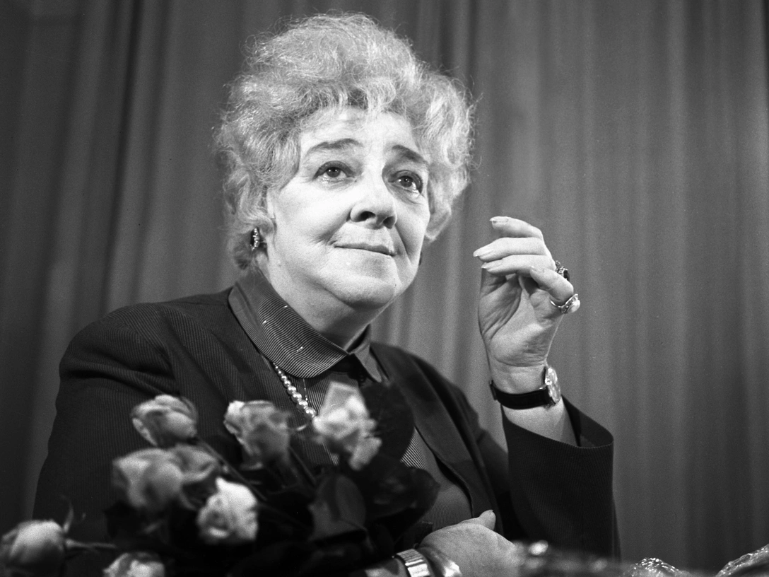 20 ироничных и остроумных цитат Фаины Раневской, которые помогут вам понять жизнь (и начать относиться к ней легче) | marieclaire.ru