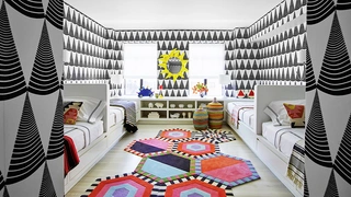 Яркие ковры в интерьере: 40+ примеров