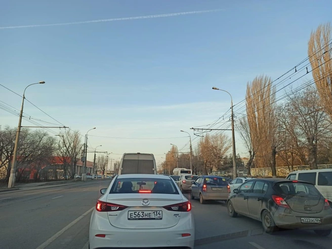 Из-за ДТП проспект Ленина встал в огромной пробке | Источник: пресс-служба ГУ МВД России по Волгоградской области