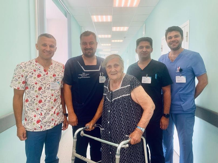 «Могла не выдержать наркоз»: в Елизаветинской больнице спасли 100-летнюю пациентку с тромбами в ноге