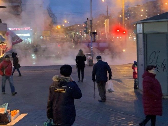 У метро «Международная» водители едут в тумане — из-под асфальта забил кипяток (фото, видео) | Источник: Мегаполис | ДТП и ЧП | Санкт-Петербург | Питер / telegram