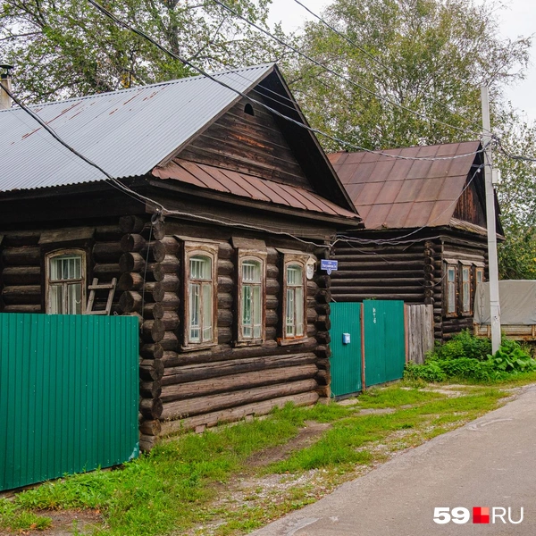 Эти старенькие домишки тоже могут пойти под снос | Источник: Тимофей Калмаков/ 59.RU 