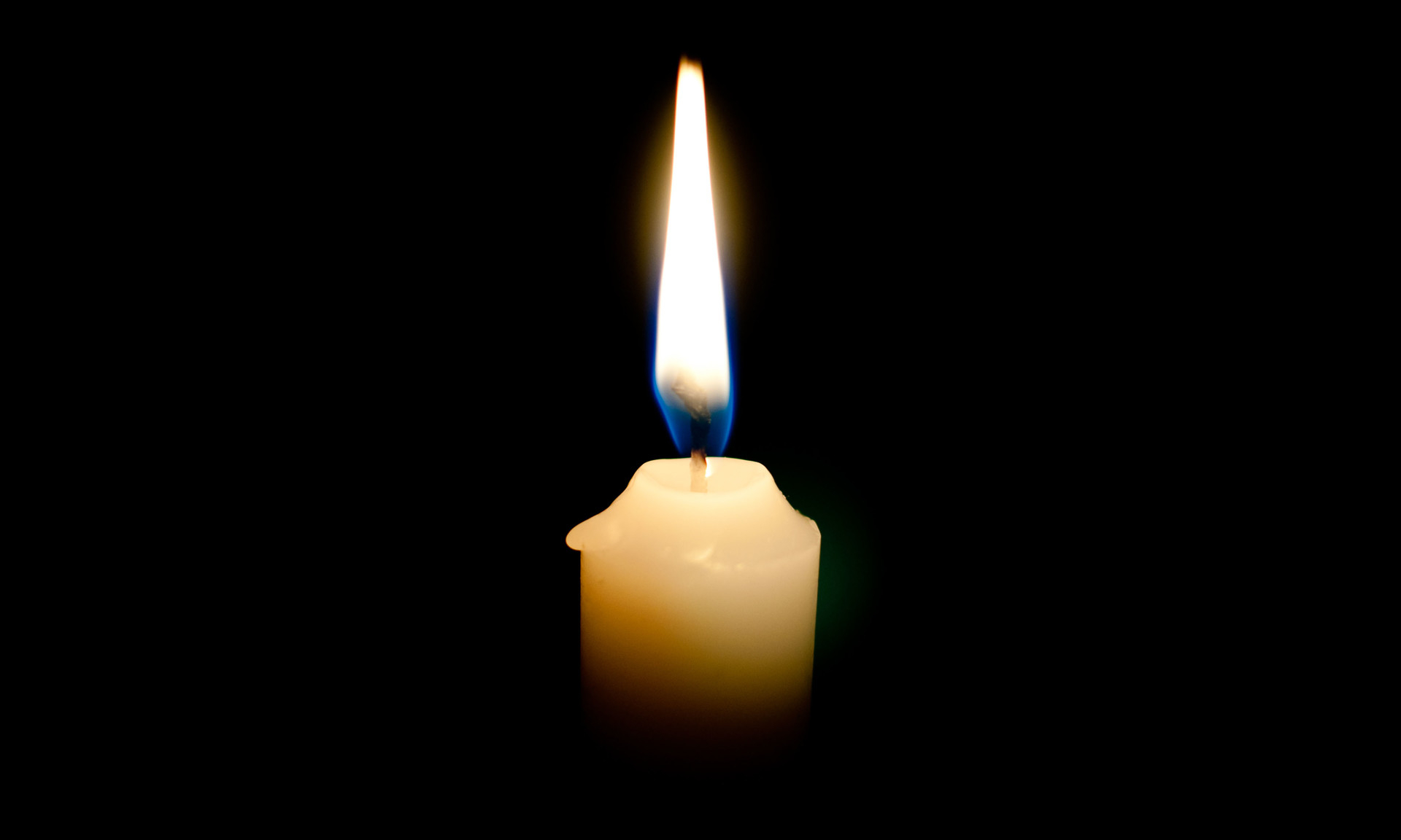 Почему свеча потрескивает при горении | VOKRUGSVETA