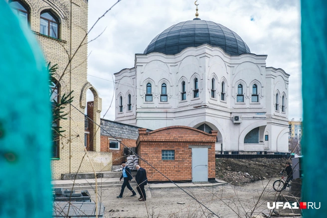 Два здания на территории мечети | Источник: Булат Салихов