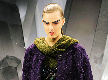 Как носить твидовый жакет Chanel?