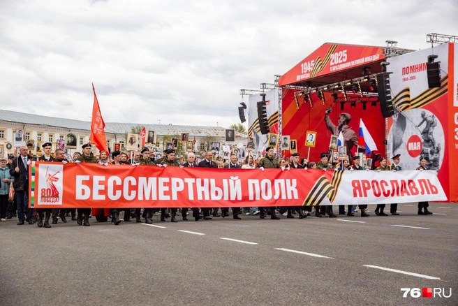 В 11 утра стартовало шествие «Бессмертного полка» | Источник: Кирилл Поверинов / 76.RU